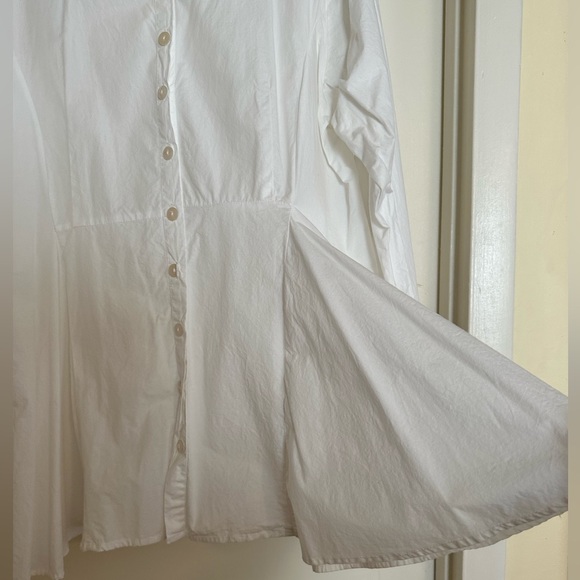 EUC 100% crisp white cotton percale button front, collared shirt by Tulip. - Picture 4 of 6